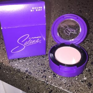 M•A•C Selena eyeshadow.